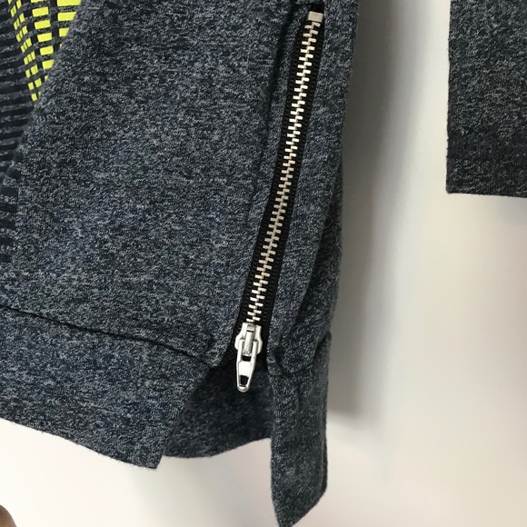 Zara Long Sleeve Tee with Hood and Zippers on the sides Boys Size 6 - Picture 2 of 5